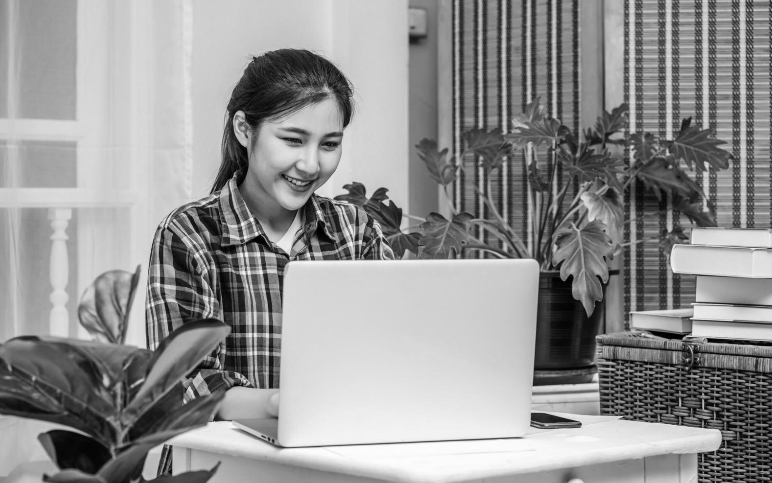 Modernes Büro mit Startup-Atmosphäre